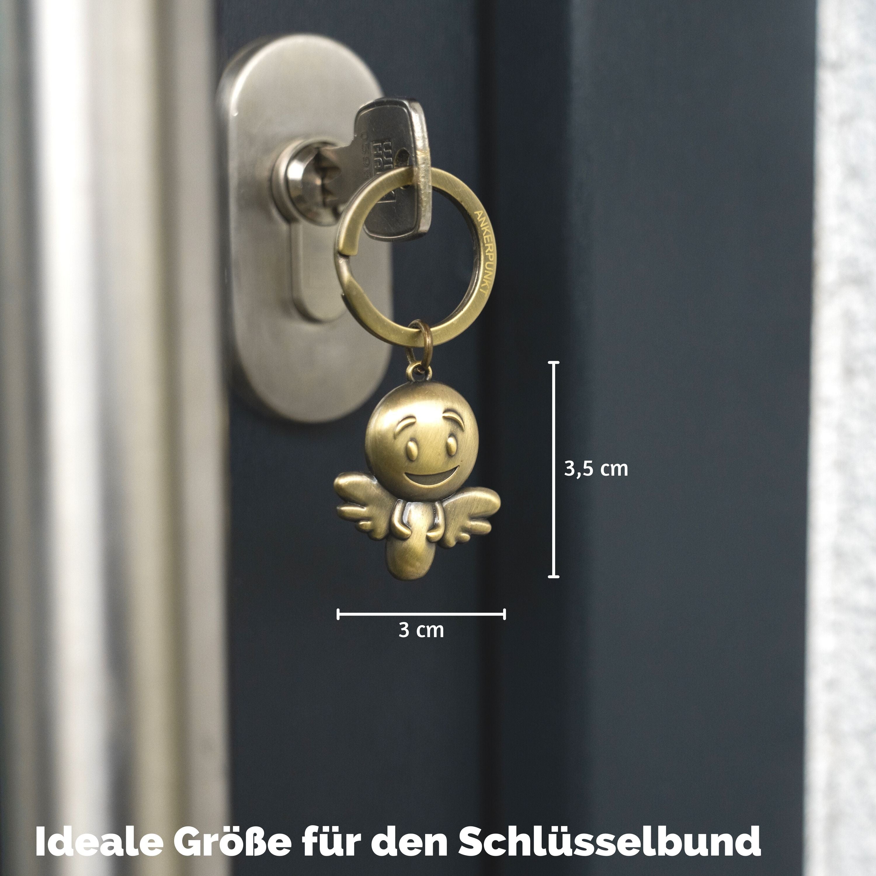 Schlüsselanhänger Engel gold vintage im Türschloss hängend