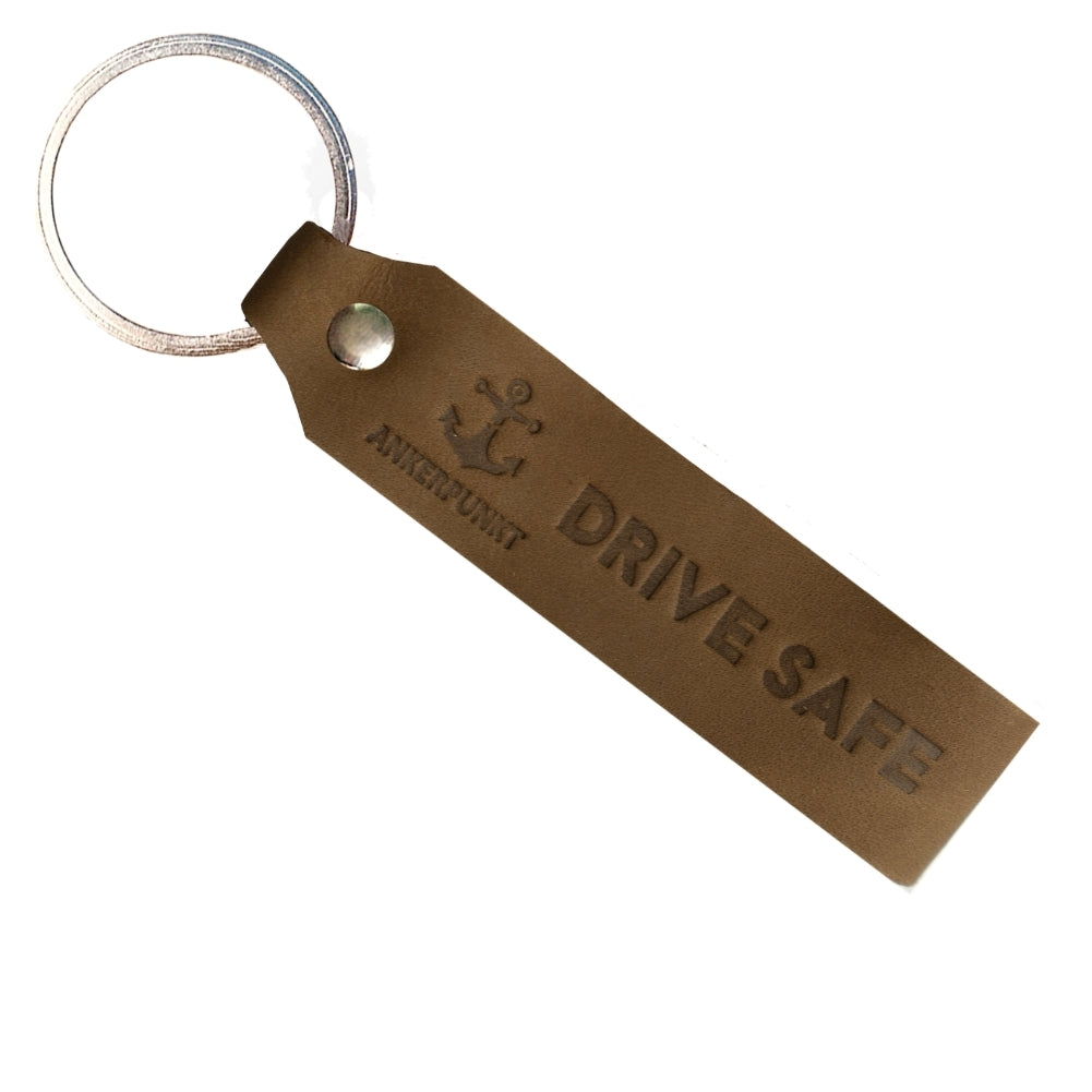 Schlüsselanhänger Drive Safe dunkelbraun Nahaufnahme