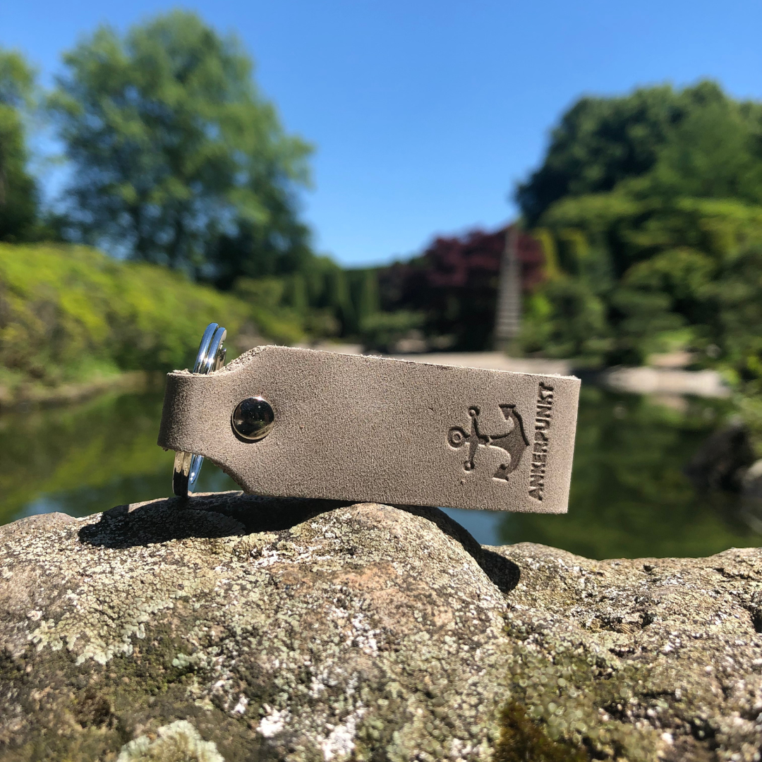 Ankerpunkt Schlüsselanhänger mit Anker grau im Japanischen Garten