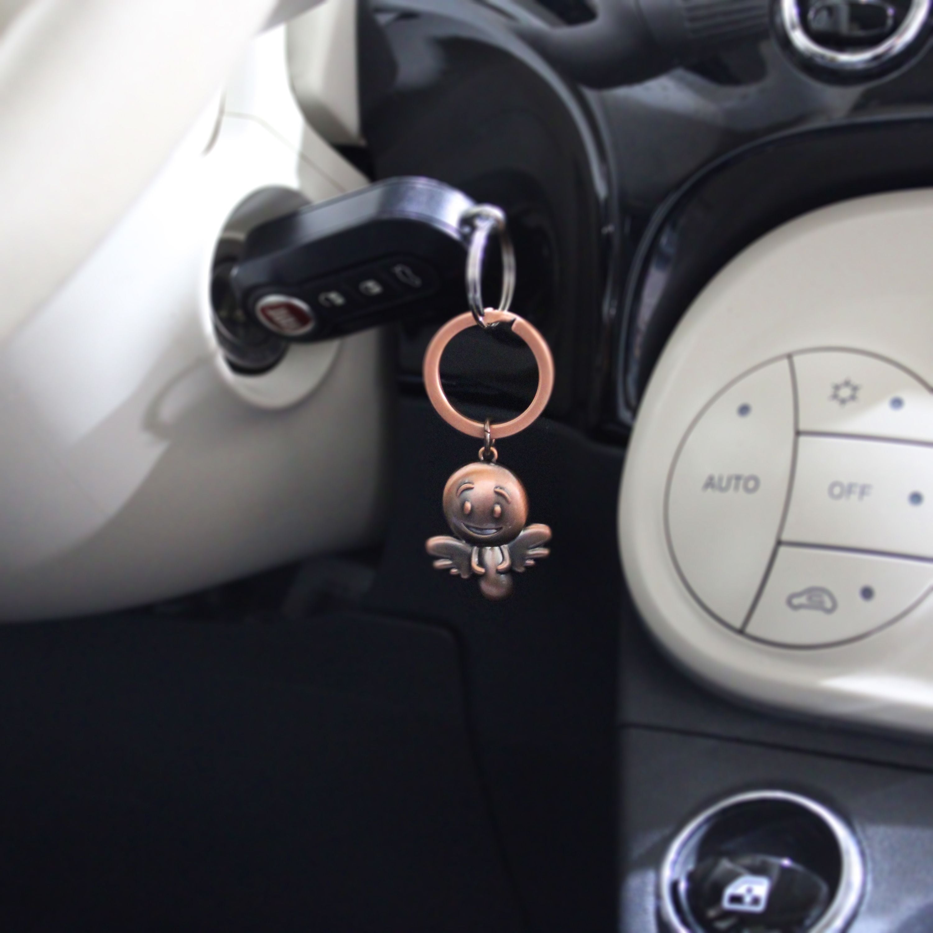 Schlüsselanhänger Engel bronze vintage im Auto